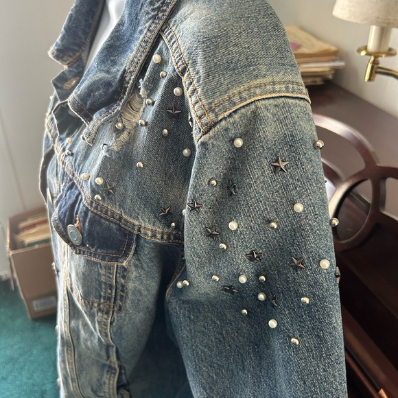 Boutique Jean jacket with star and pearl like studs, size 1X - Picture 4 of 6